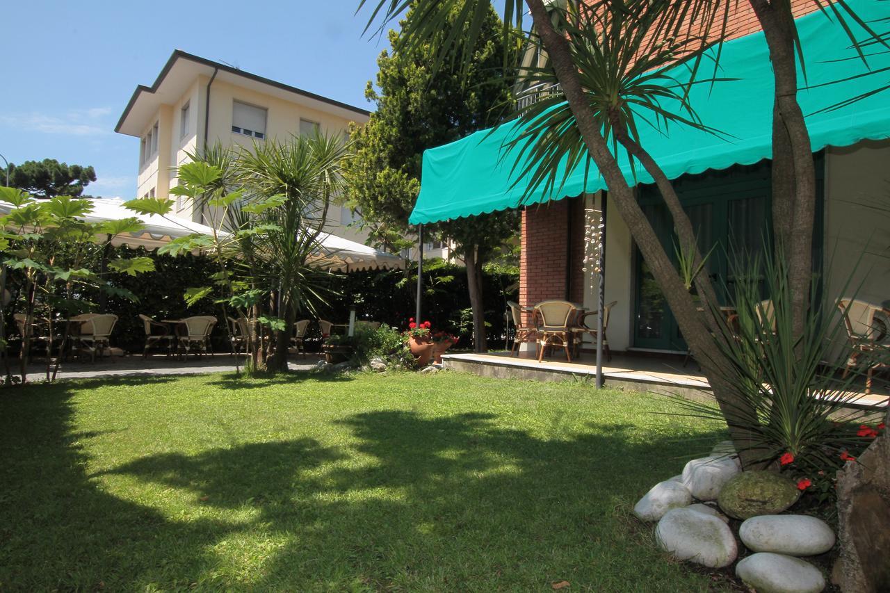 Hotel Vera Marina di Massa Extérieur photo