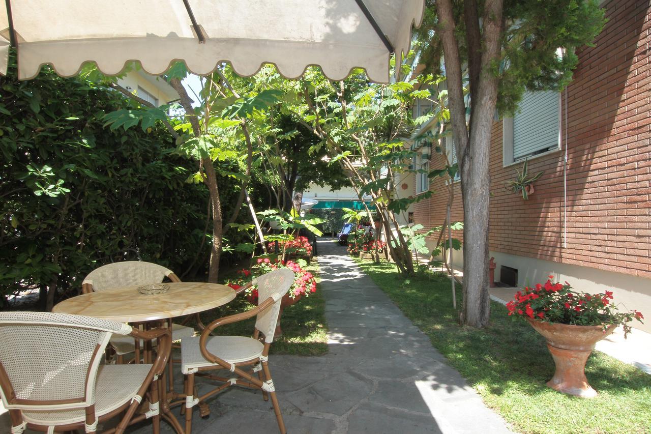 Hotel Vera Marina di Massa Extérieur photo