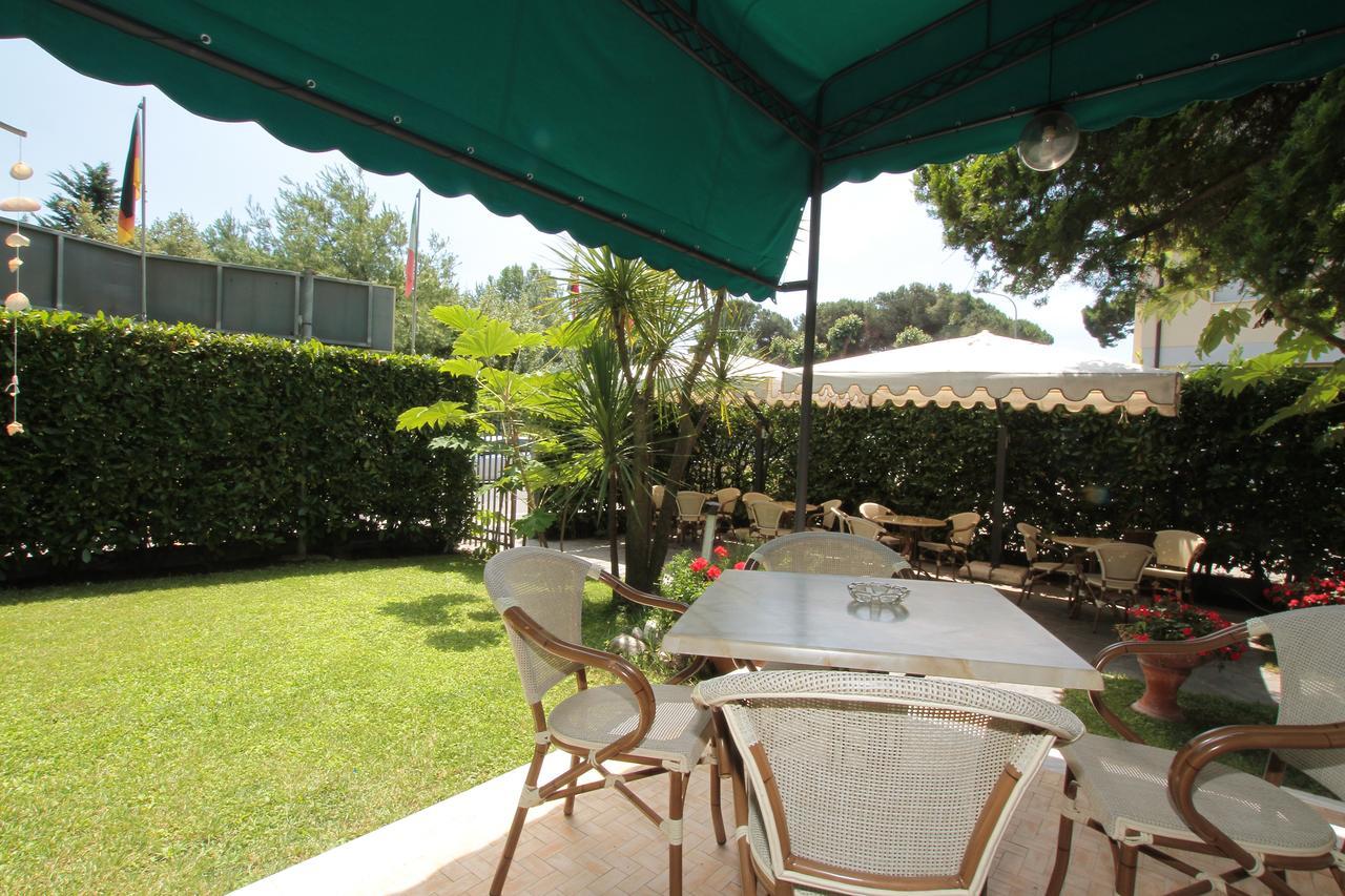 Hotel Vera Marina di Massa Extérieur photo