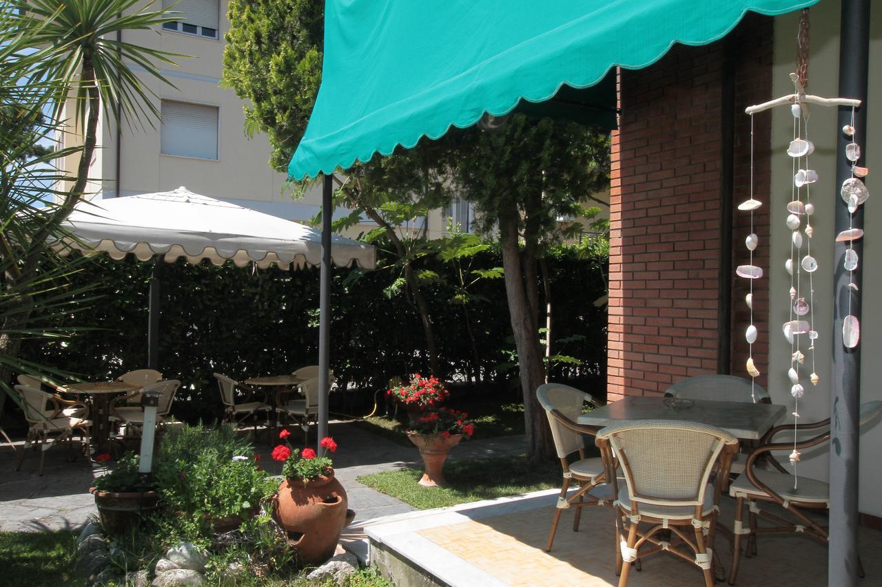 Hotel Vera Marina di Massa Extérieur photo