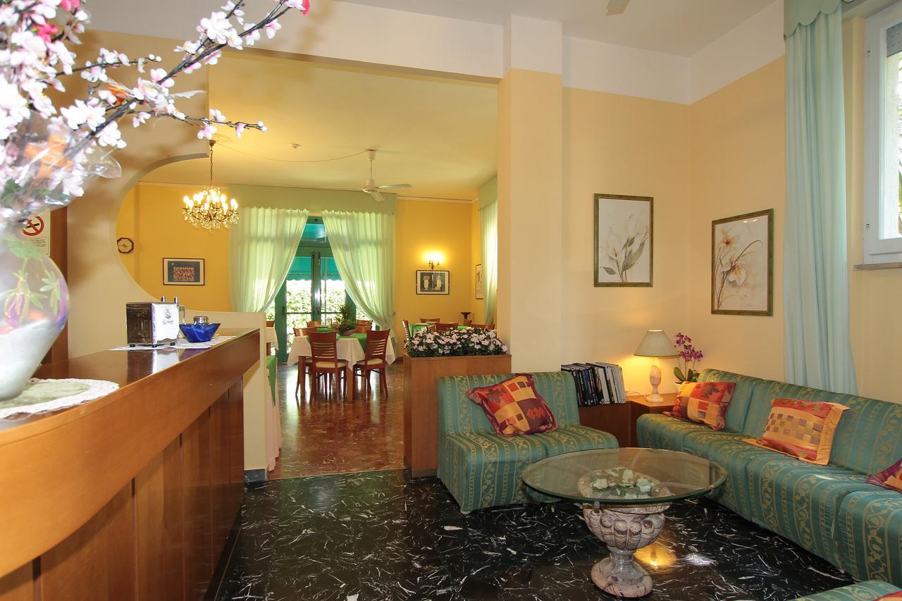 Hotel Vera Marina di Massa Extérieur photo