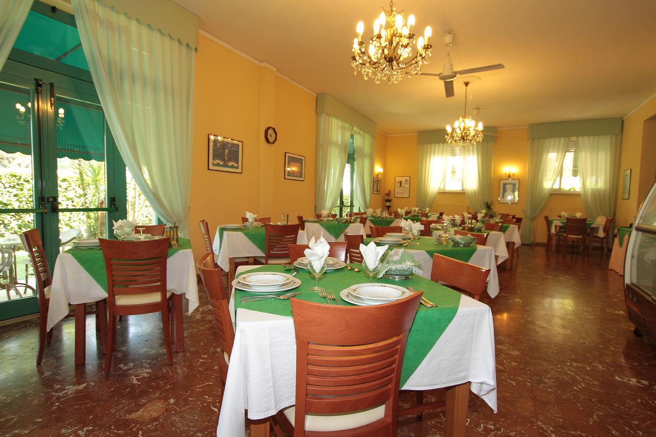 Hotel Vera Marina di Massa Extérieur photo
