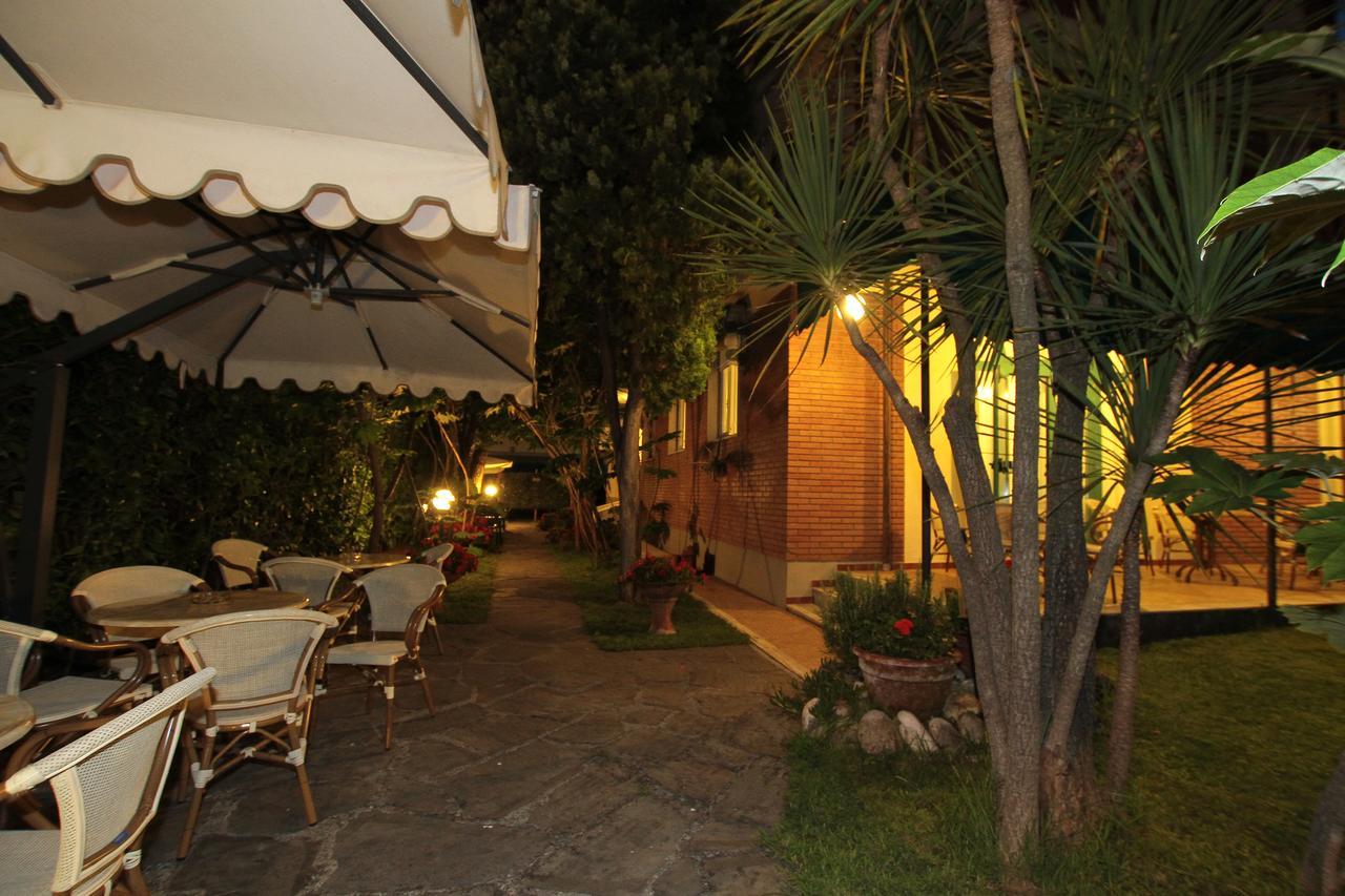 Hotel Vera Marina di Massa Extérieur photo