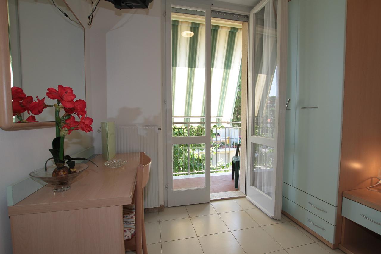 Hotel Vera Marina di Massa Extérieur photo
