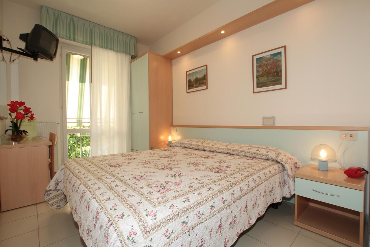Hotel Vera Marina di Massa Extérieur photo